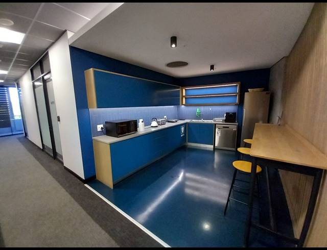 36M² OFFICE TO LET IN GLENADRIENNE